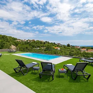  Villa Lavinia